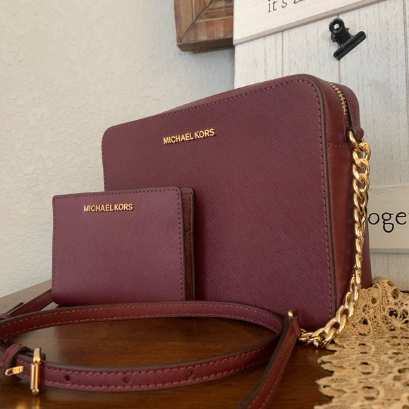 Last one 🎉 MK Jet set crossbody & wallet marlot - Picture 4 of 8